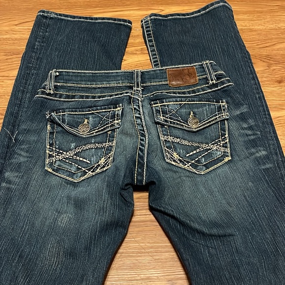 BKE Stella Women’s Low Rise Bootcut Distressed Jeans Blue Ornate Pockets 26x33 - Picture 2 of 10